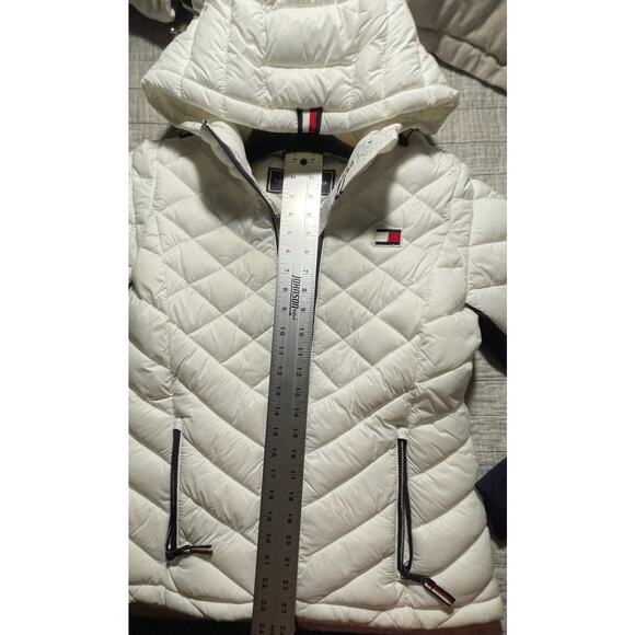 Tommy Hilfiger Women’s Puffer Jacket - S - White Quilted Hooded Logo Zipper -EUC - Picture 8 of 9